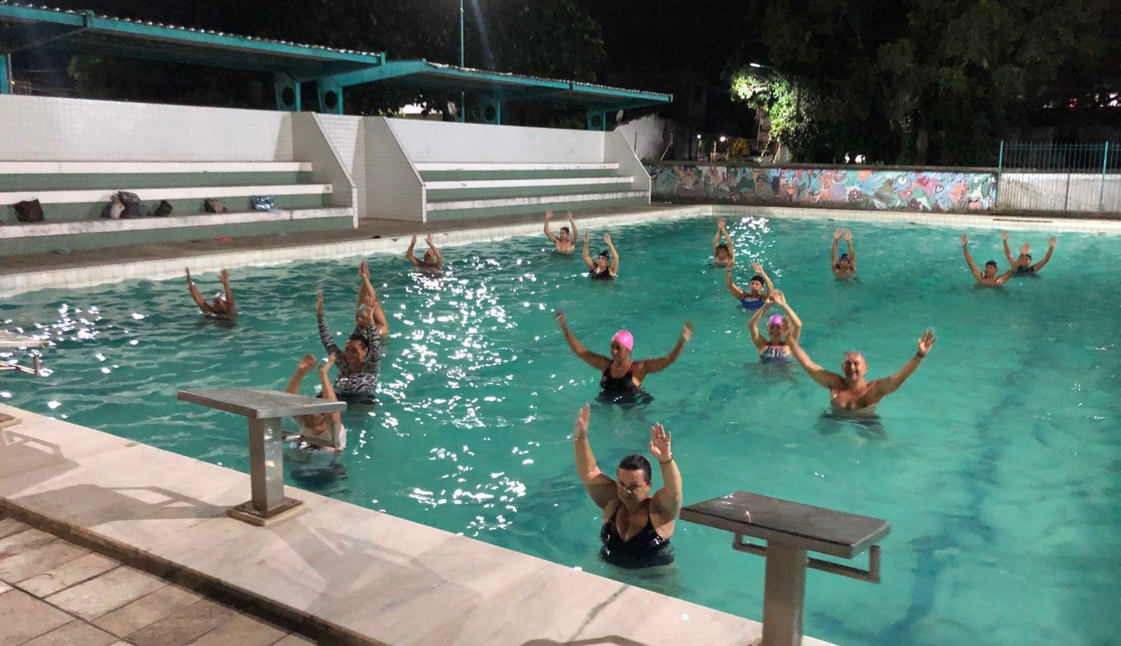 Secretaria de Educação oferece aulas gratuitas de hidroginástica e natação para aposentados e pensionistas do Caboprev